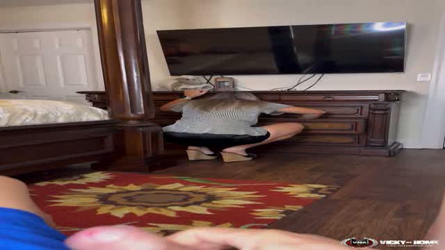 Busty-Blonde-MILF-Vicky-Vette-Stepmom-Facial