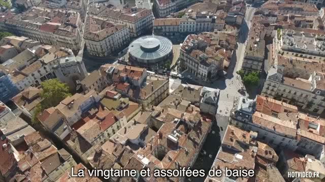 La-Vingtaine-Et-Assoiffees-De-Baise