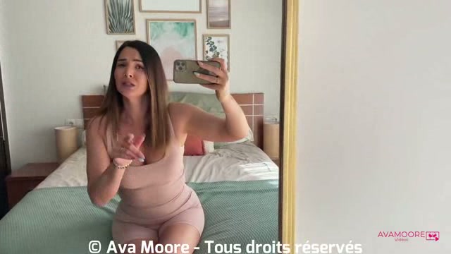 Ava-MooreUnelapinesexysefaitbaiserdanslesboisetremplirlachattedesperme
